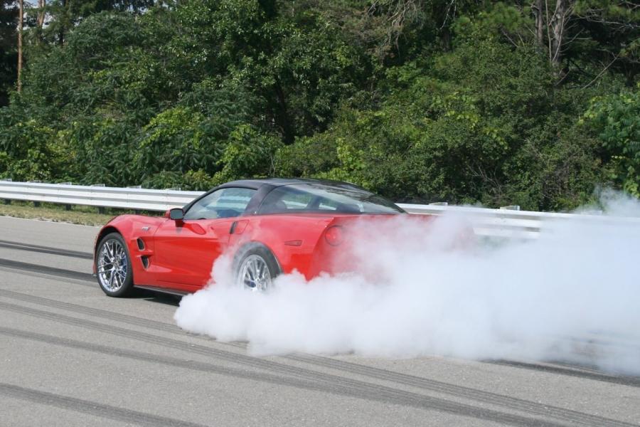  Chevrolet Covette ZR1 Tire Burn 2009 года  (фото 10 из 27)